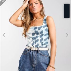 Fitted tie-dye tank top